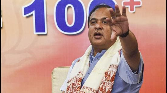 Assam chief minister Himanta Biswa Sarma said Assam needs around <span class='webrupee'>₹</span>800 crore to vaccinate 12 million people in 18-44 age group (PTI)