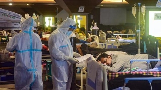 Health workers check on Covid-19 patients at Shehnai Banquet Hall, converted into an isolation centre, in New Delhi. (File photo) (HT_PRINT) Health workers check on Covid-19 patients at Shehnai Banquet Hall, converted into an isolation centre, in New Delhi. (File photo) (HT_PRINT)