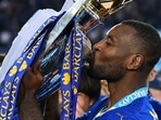 Wes Morgan kisses the Premier League trophy. (Getty Images) Wes Morgan kisses the Premier League trophy. (Getty Images)