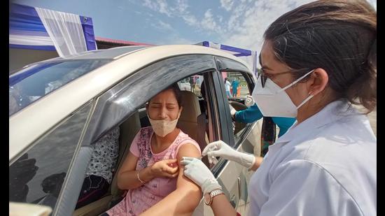A woman being inoculated during a drive through vaccination camp at the Parade Ground in Panchkula’s Sector 5 on Friday. (Sant Arora/HT) A woman being inoculated during a drive through vaccination camp at the Parade Ground in Panchkula’s Sector 5 on Friday. (Sant Arora/HT)