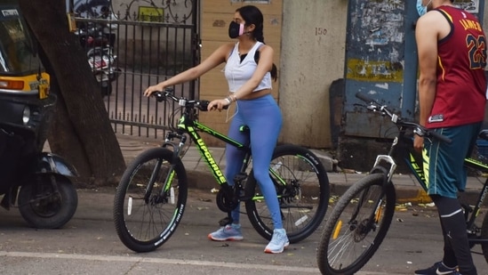 She teamed it with a pair of light blue coloured Yoga pants.(Varinder Chawla)