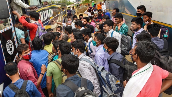To be sure, there are no current estimates to indicate how many migrants have returned to the Capital because the lockdown is still in effect.(PTI file photo)