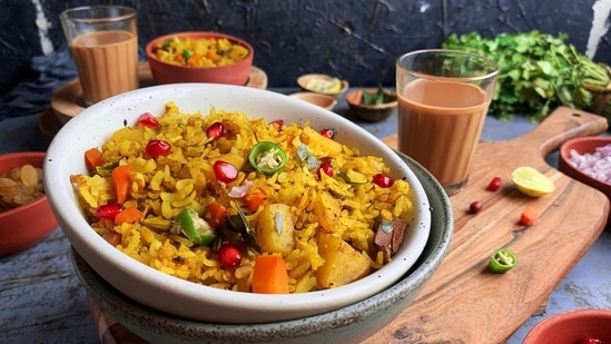Poha along with hot adrak chai is one of the most popular breakfast of Madhya Pradesh.