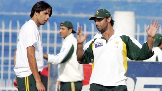 Shoaib Akhtar and Mohammad Asif in 2006(Getty Images)