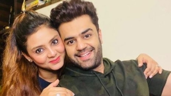 Maniesh Paul and wife Sanyukta pose together.
