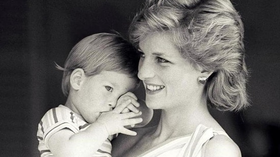 Britain's Princess Diana holds Prince Harry during a morning picture session at Marivent Palace, where the Prince and Princess of Wales are holidaying as guests of King Juan Carlos and Queen Sofia, in Mallorca, Spain August 9, 1988.(Reuters File Photo)