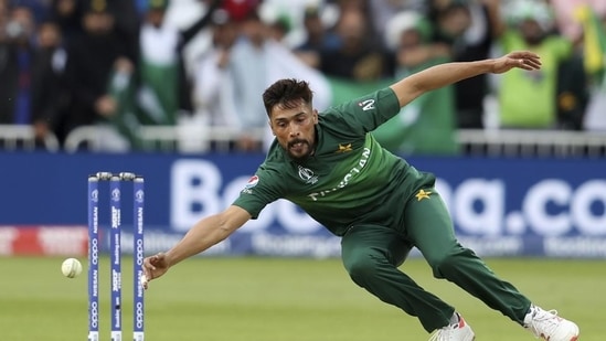 Pakistan's Mohammad Amir dives to field the ball during the Cricket World Cup match.(AP)