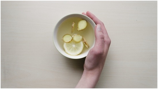 Ginger Tea helps fight inflammation and boosts the immune system. Few studies show that ginger helps prevent stomach ulcers and relieves indigestion and constipation.(Unsplash)