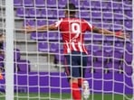 Atletico Madrid's Uruguayan forward Luis Suarez celebrates after scoring during the Spanish league football match Real Valladolid FC against Club Atletico de Madrid at the Jose Zorilla stadium in Valladolid. (AFP) Atletico Madrid's Uruguayan forward Luis Suarez celebrates after scoring during the Spanish league football match Real Valladolid FC against Club Atletico de Madrid at the Jose Zorilla stadium in Valladolid. (AFP)