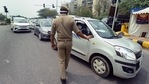Police personnel screening commuters at Noida-Delhi entry gate in Sector 14A during the Covid-19 curfew, in Noida. (Photo by Sunil Ghosh / Hindustan Times)