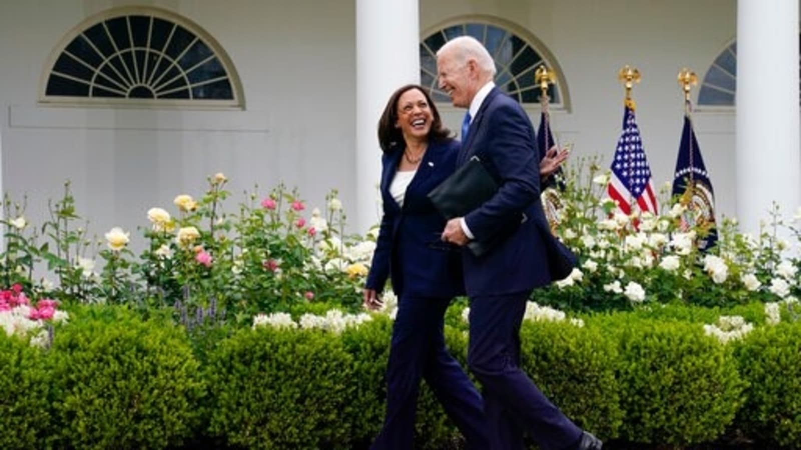 New Vibe At White House Hugs Are In Masks Are Mostly Out World News Hindustan Times