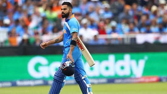 Virat Kohli walks back after being dismissed cheaply in the 2019 WC semifinal vs New Zealand. (Getty Images)