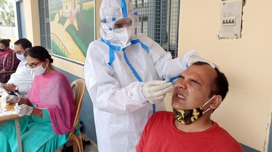 As per the Indian Council of Medical Research data, a total of 32,86,07,937 samples have been tested for Covid-19 up to May 22. (Sanjeev Kumar/HT) As per the Indian Council of Medical Research data, a total of 32,86,07,937 samples have been tested for Covid-19 up to May 22. (Sanjeev Kumar/HT)