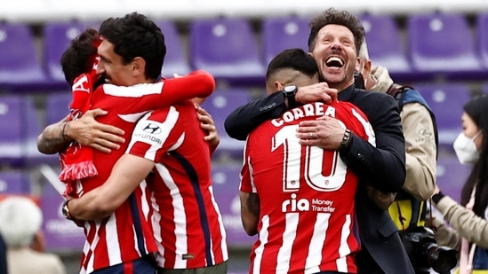 Atletico Madrid coach Diego Simeone celebrates winning La Liga Santander with players. (REUTERS)