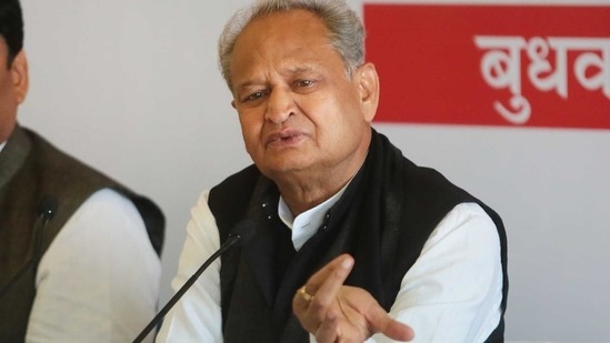 The state government is also spending ₹3,000 crore to inoculate people in the age group of 18-44 years. (Himanshy Vyas/HT Photo) The state government is also spending ₹3,000 crore to inoculate people in the age group of 18-44 years. (Himanshy Vyas/HT Photo)