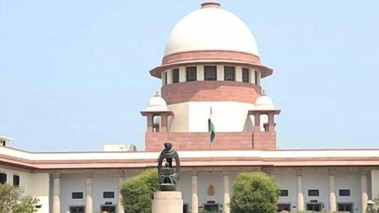 The top court cautioned the Centre and asserted that it has to give 700 MT of oxygen to Delhi every day till this order is reviewed or modified.(HT File Photo)