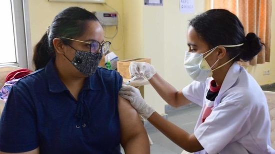 Vaccination centres run by the Mumbai civic body will remain closed on Sunday. (Harsimar Pal Singh/HT) Vaccination centres run by the Mumbai civic body will remain closed on Sunday. (Harsimar Pal Singh/HT)