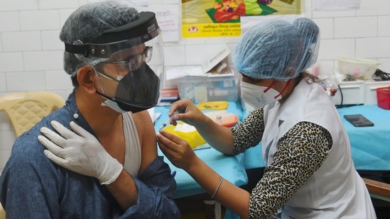 Vaccination centres run by the Mumbai civic body will remain closed on Sunday. (Shahbaz Khan / PTI) Vaccination centres run by the Mumbai civic body will remain closed on Sunday. (Shahbaz Khan / PTI)