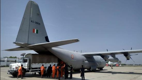 During the day, the Indian Air Force deployed a C-130 aircraft to carry 21 tons of essential equipment and 334 National Disaster Response Force (NDRF) personnel from Patna, Vananasi and Arakkonam (in Tamil Nadu) to Kolkata and Port Blair. (PHOTO: IAF.) During the day, the Indian Air Force deployed a C-130 aircraft to carry 21 tons of essential equipment and 334 National Disaster Response Force (NDRF) personnel from Patna, Vananasi and Arakkonam (in Tamil Nadu) to Kolkata and Port Blair. (PHOTO: IAF.)