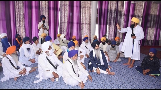 Members of some Sikh bodies discussed the issue at a gurdwara in Sangrur on Saturday. (HT File) Members of some Sikh bodies discussed the issue at a gurdwara in Sangrur on Saturday. (HT File)