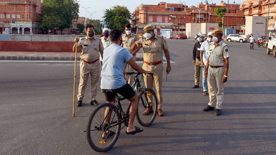 The penalty for not wearing a mask in public places has been increased to ₹1000 from ₹500. In picture - Police on duty during the Covid-19 curfew in Jaipur. (PTI) The penalty for not wearing a mask in public places has been increased to ₹1000 from ₹500. In picture - Police on duty during the Covid-19 curfew in Jaipur. (PTI)