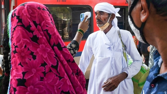 Maharashtra reported 26,672 new Covid-19 cases and 594 deaths in last 24 hours.In picture - Thermal screening at Dadar railway station in Mumbai. (PTI) Maharashtra reported 26,672 new Covid-19 cases and 594 deaths in last 24 hours.In picture - Thermal screening at Dadar railway station in Mumbai. (PTI)