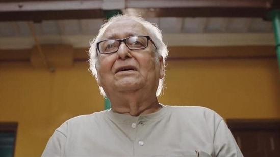 Actor Soumitra Chatterjee in a still from Abhijaan.