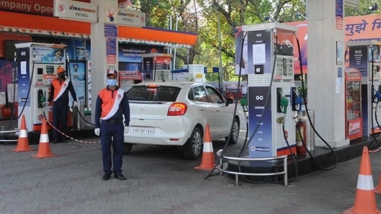 Fuel rates are costliest in Mumbai among the major metros. (HT FILE) Fuel rates are costliest in Mumbai among the major metros. (HT FILE)