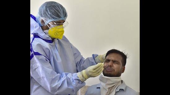 With 1,760 deaths, the highest fatalities were reported in the 65-74 age group, while the mortality rate also remained high in the 85-94 age group where 244 patients succumbed against the 3,030 who tested positive (Representative Photo/HT) With 1,760 deaths, the highest fatalities were reported in the 65-74 age group, while the mortality rate also remained high in the 85-94 age group where 244 patients succumbed against the 3,030 who tested positive (Representative Photo/HT)