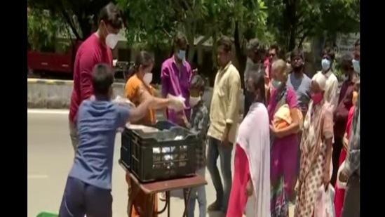 Kandula Ram Kishor Reddy, the president of Aashri Society said, the society aims to feed the poor and need cooked food for free of cost. (ANI) Kandula Ram Kishor Reddy, the president of Aashri Society said, the society aims to feed the poor and need cooked food for free of cost. (ANI)