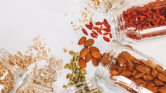 Nuts and seeds contain a high level of plant-based proteins, healthy fats, and fibre. Almonds, cashews, peanuts, walnuts pumpkin, sesame, and sunflower seeds are rich in tryptophan, an amino acid that produces mood-boosting serotonin.(Unsplash)