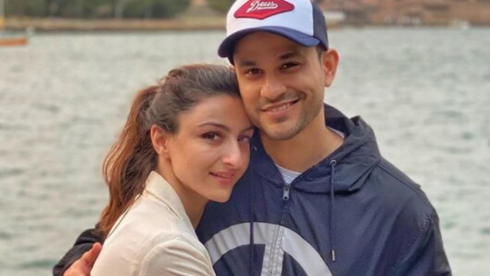 When Soha Ali Khan revealed how her mother Sharmila Tagore met Kunal Kemmu: 'He was in a bathrobe'