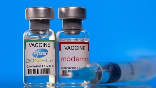 "I request that the Union Government may kindly take the lead in assessing the vaccine demand of each State and float a global tender taking into account the cumulative need," Kerala CM Pinarayi Vijayan said in his letter to PM Modi.(Reuters)