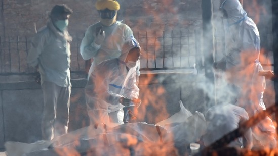 Relatives of a Covid-19 victim perform the last rites at Seemapuri crematorium in New Delhi on May 23. On May 19, MoHFW’s data showed 4,529 deaths in the preceding 24 hours, making it the highest single-day death toll anywhere in the world since the beginning of the pandemic, HT reported. (Raj K Raj / HT Photo) Relatives of a Covid-19 victim perform the last rites at Seemapuri crematorium in New Delhi on May 23. On May 19, MoHFW’s data showed 4,529 deaths in the preceding 24 hours, making it the highest single-day death toll anywhere in the world since the beginning of the pandemic, HT reported. (Raj K Raj / HT Photo)