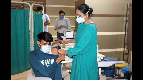 On Monday, 91,578 people were vaccinated in Haryana, increasing the cumulative tally to 53.72 lakh. (HT File)