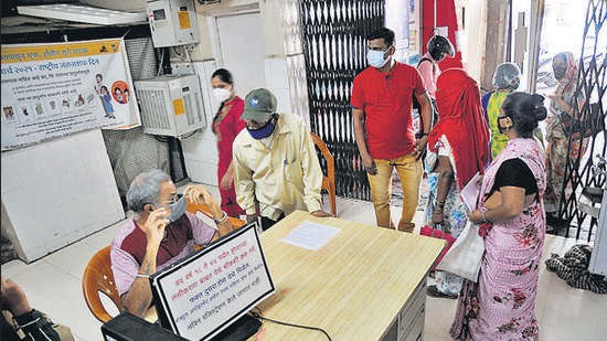 The hospitals have priced each dose of Covishield for corporates at Rs1,200, following a decision taken on the price by the Pune Hospitals Association. (HT) The hospitals have priced each dose of Covishield for corporates at Rs1,200, following a decision taken on the price by the Pune Hospitals Association. (HT)