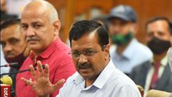 Delhi CM Arvind Kejriwal (right), deputy chief minister Manish Sisodia. (HT file)