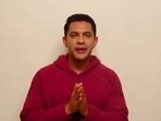 Indian Idol 12 host Aditya Narayan in a screenshot from his apology video. 