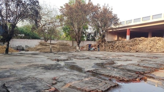 On May 22, when Delhi reported 182 deaths, it was the first time in 35 days that fatalities dropped below 200. (HT Photo) On May 22, when Delhi reported 182 deaths, it was the first time in 35 days that fatalities dropped below 200. (HT Photo)