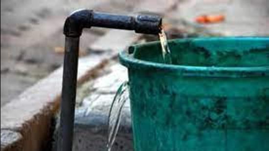 Since September 2020, residents have paid inflated water bills for eight months in four cycles. The latest bills for April and May are due to be paid, which as per administration officials, will be based on the September 11 notification. (Representative Image/HT File) Since September 2020, residents have paid inflated water bills for eight months in four cycles. The latest bills for April and May are due to be paid, which as per administration officials, will be based on the September 11 notification. (Representative Image/HT File)