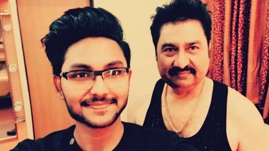 Jaan Kumar Sanu poses with his father, Kumar Sanu.