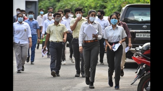The minister said the higher education institutions should be asked to reduce the syllabi of the courses which would also reduce the mental pressure on students (HT PHOTO)