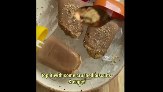 The image shows the Parle-G chai popsicles. (Instagram/@diningwithdhoot) The image shows the Parle-G chai popsicles. (Instagram/@diningwithdhoot)