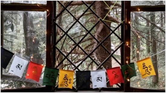Bir, Macleodganj: You can travel to this serene place any time of the year. Find accommodation with a good wi-fi connection and you will be good for the rest of your stay. Food and room will cost you around <span class='webrupee'>₹</span>900 - <span class='webrupee'>₹</span>1,100 per day. (Instagram/kailwoodguesthouse)