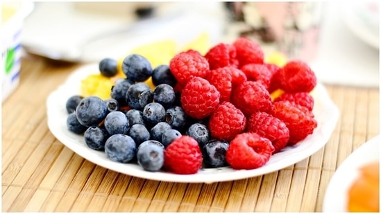 Consuming foods that are high in fibre like wholegrain, berries, pears, melon, oranges, nuts and seeds, etc., can help control blood sugar and may reduce acne.(Unsplash)