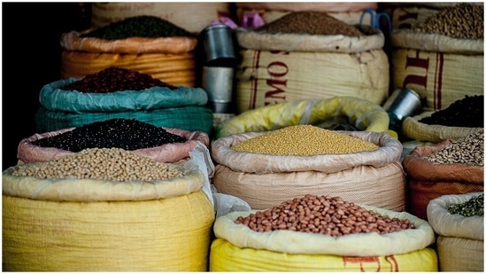 Complex carbohydrates like whole grains, legumes, unprocessed fruits and vegetables can keep you away from acne.(Unsplash)