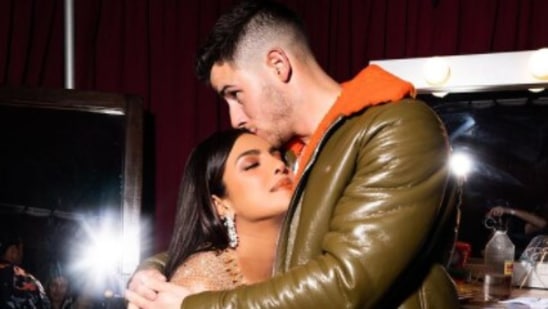 After Cardi B, Fan Now Throws Their Bra At Priyanka Chopra's Hubby Nick  Jonas! Netizens Call The Cringe Incident Disrespectful & Disgusting'' –  Watch