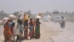 Migrants, who arrived from Delhi, looking to hitch a ride to their way home, at Kamta crossing in Lucknow, Uttar Pradesh. (File photo)