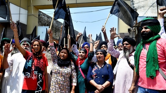 Farmers hold black flags as they shout slogans during a protest against Farm Laws and observe 'Black Day' at Singhu Border, in Delhi on Wednesday. (ANI Photo) Farmers hold black flags as they shout slogans during a protest against Farm Laws and observe 'Black Day' at Singhu Border, in Delhi on Wednesday. (ANI Photo)