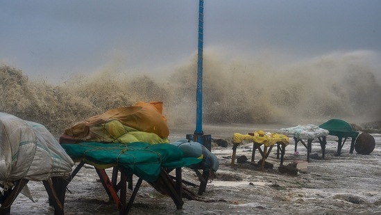A view of the coast in West Bengal’s in East Midnapore district during landfall on May 26. Chief Minister Mamata Banerjee urged the people of West Bengal, particularly those in East Medinipur, South 24 Parganas, North 24 Parganas, West Medinipur, Howrah, Hooghly, Purulia and Naida, to stay indoors.(Swapan Mahapatra / PTI)